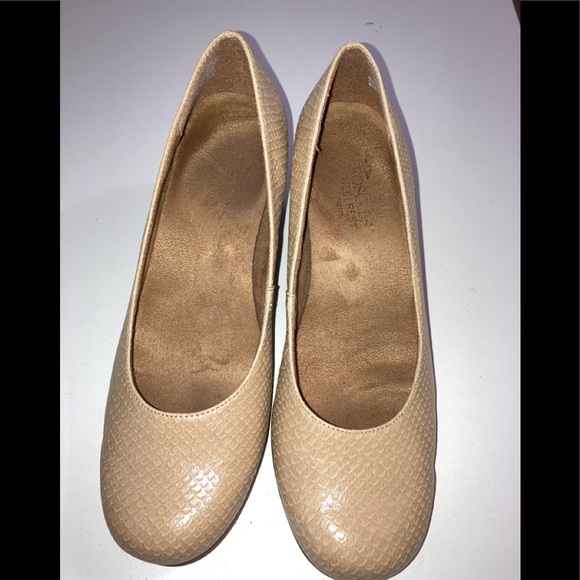 Shoes - Aerosoles pumps